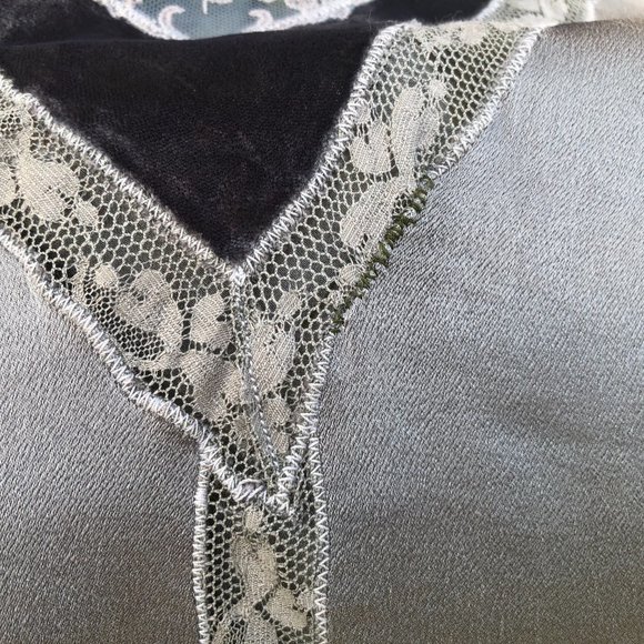 Vintage Gray Velvet Skirt Set Italy Full Skirt Long Sleeve Fishnet Lace Size M/L - Picture 9 of 15